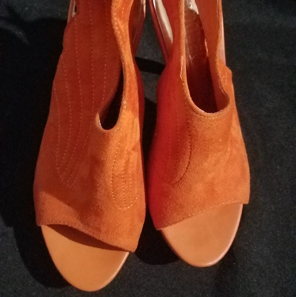 ORANGE Wing Platform Heels Sz 7 - Picture 8 of 8